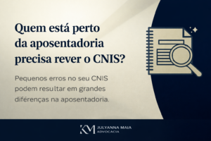 Ilustração sobre revisão do CNIS antes da aposentadoria, com ícone de documento e lupa, destacando a importância de analisar o histórico contributivo para evitar erros no cálculo do benefício.